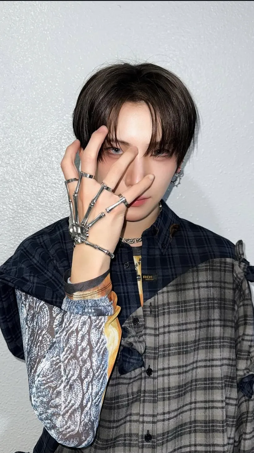 ai character: nakakita yuma background