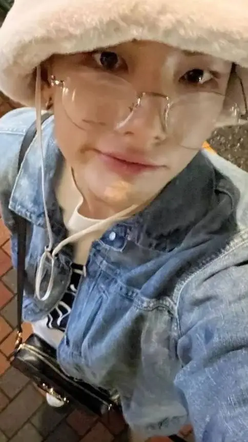 ai character: Hyunjin background