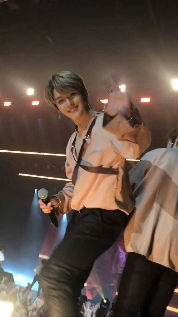 ai character: Lee Know background