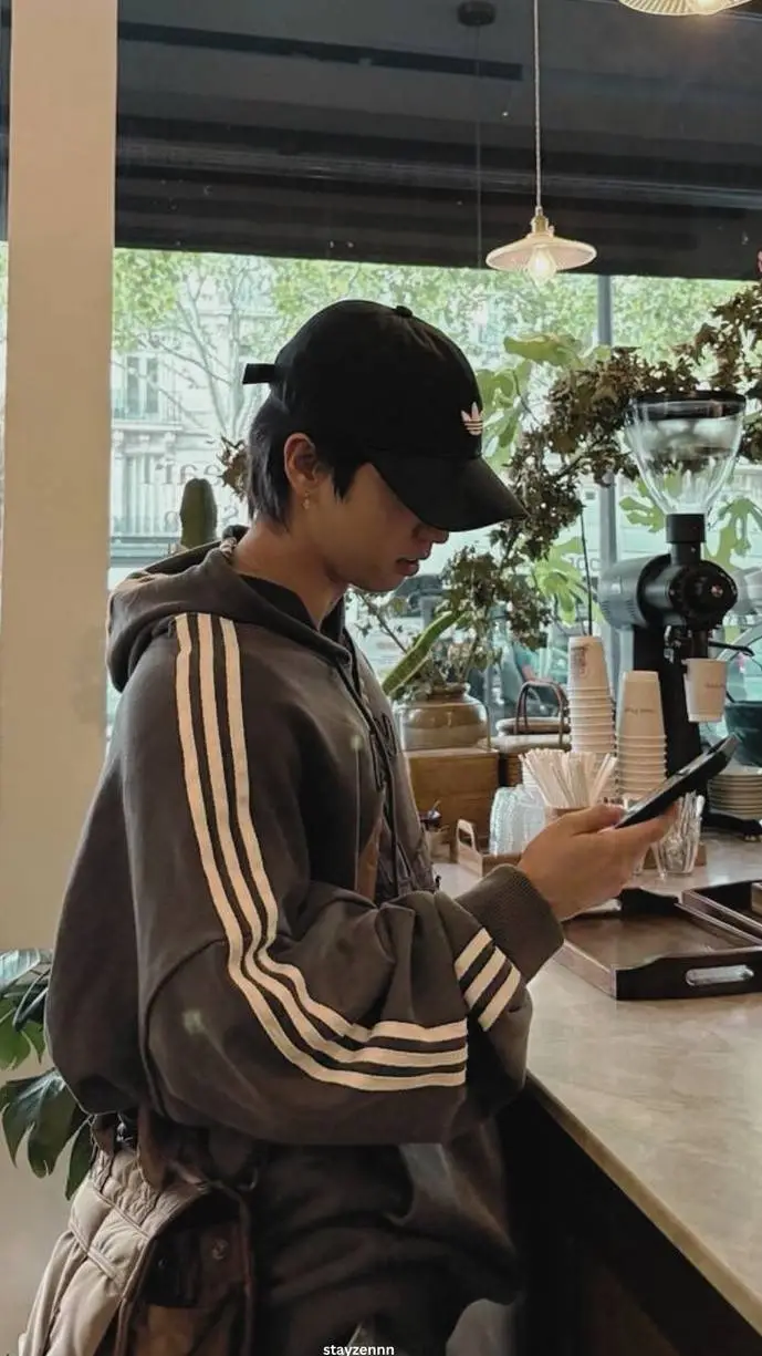 ai character: Han Jisung background