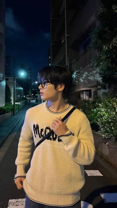 ai character: Jeongin background