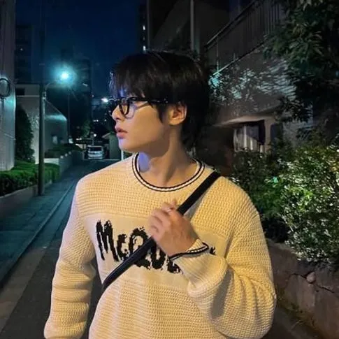 chat with ai character: Jeongin