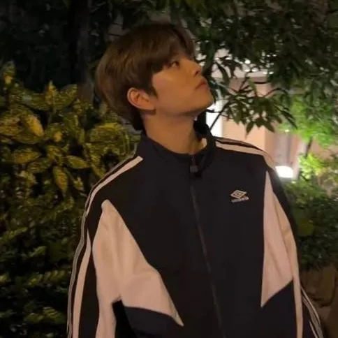 chat with ai character: Seungmin