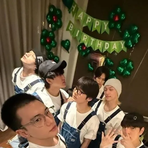 chat with ai character: Stray Kids