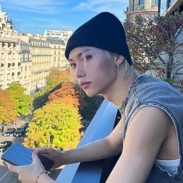 chat with ai character: FELIX (STRAYKIDS)