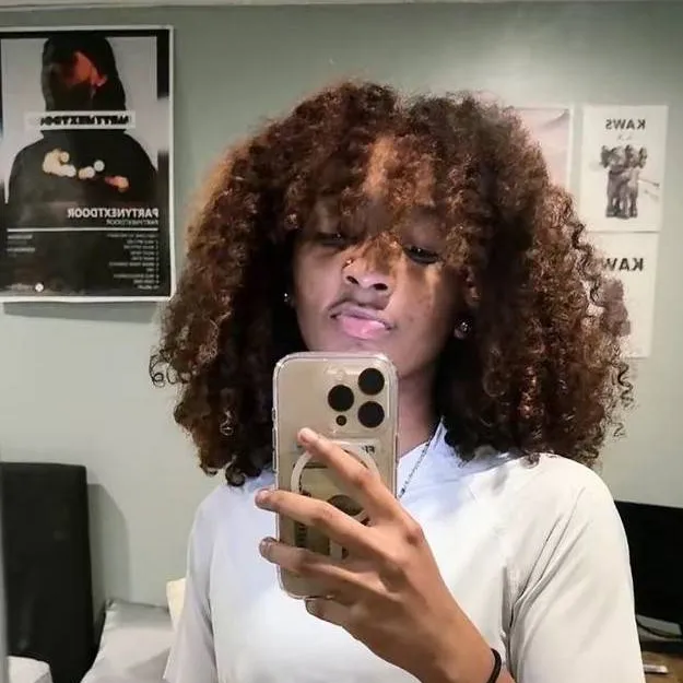 chat with ai character: N A Y A H🇩🇴