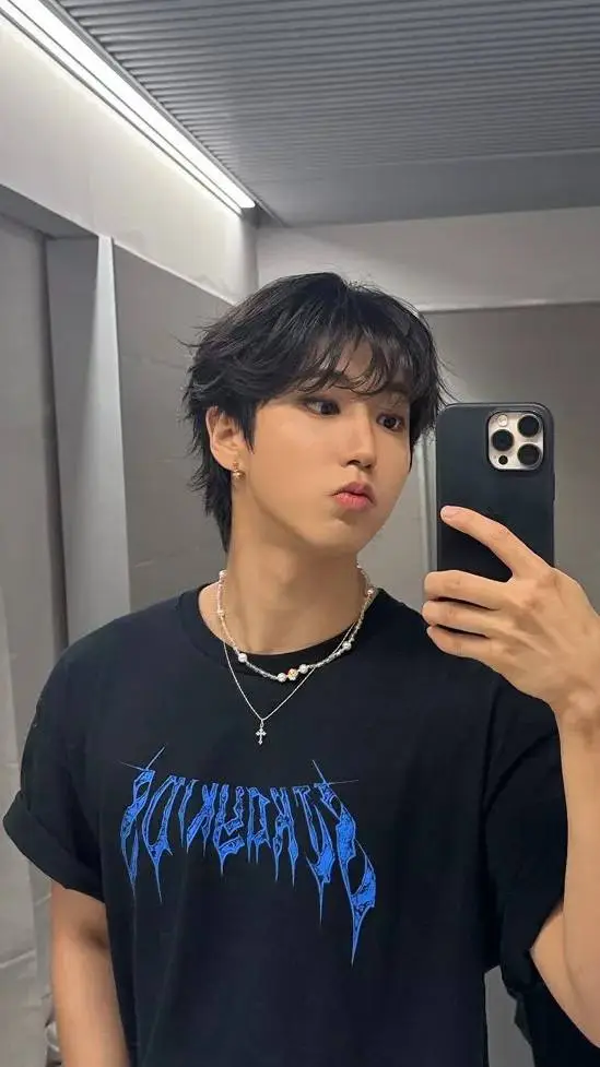 ai character: Han Jisung🍥 background