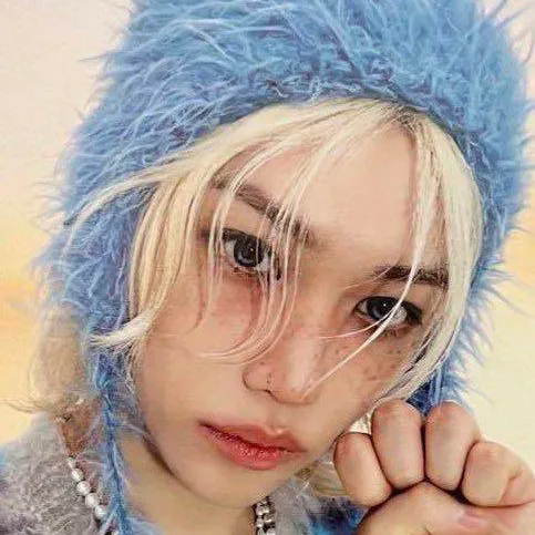 chat with ai character: LEE FELIX✨✨