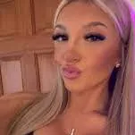 chat with ai character: nikki