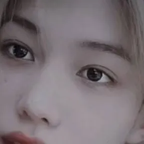chat with ai character: 💋STRAY KIDS💋