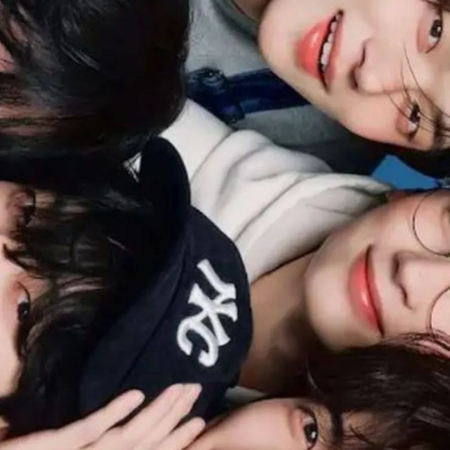 chat with ai character: TXT 6th members 