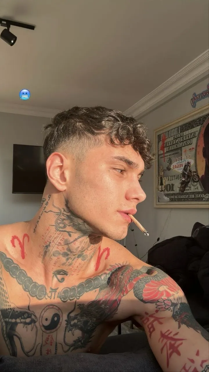 ai character: Dax background