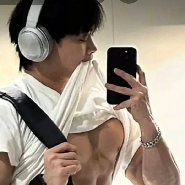 chat with ai character: Alex