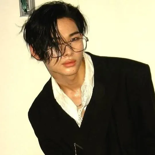 chat with ai character: niki