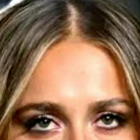 Chat with tate mcrae - text or voice, Enjoy AI Chat Free & Safe