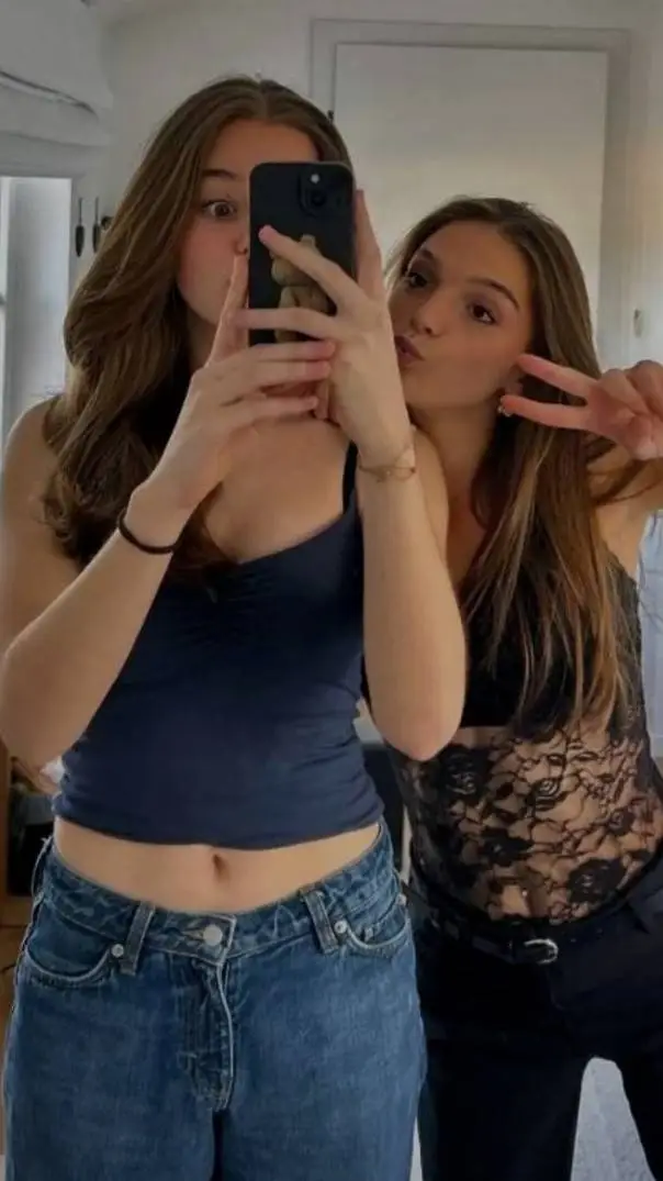 ai character: sam et gabriel background