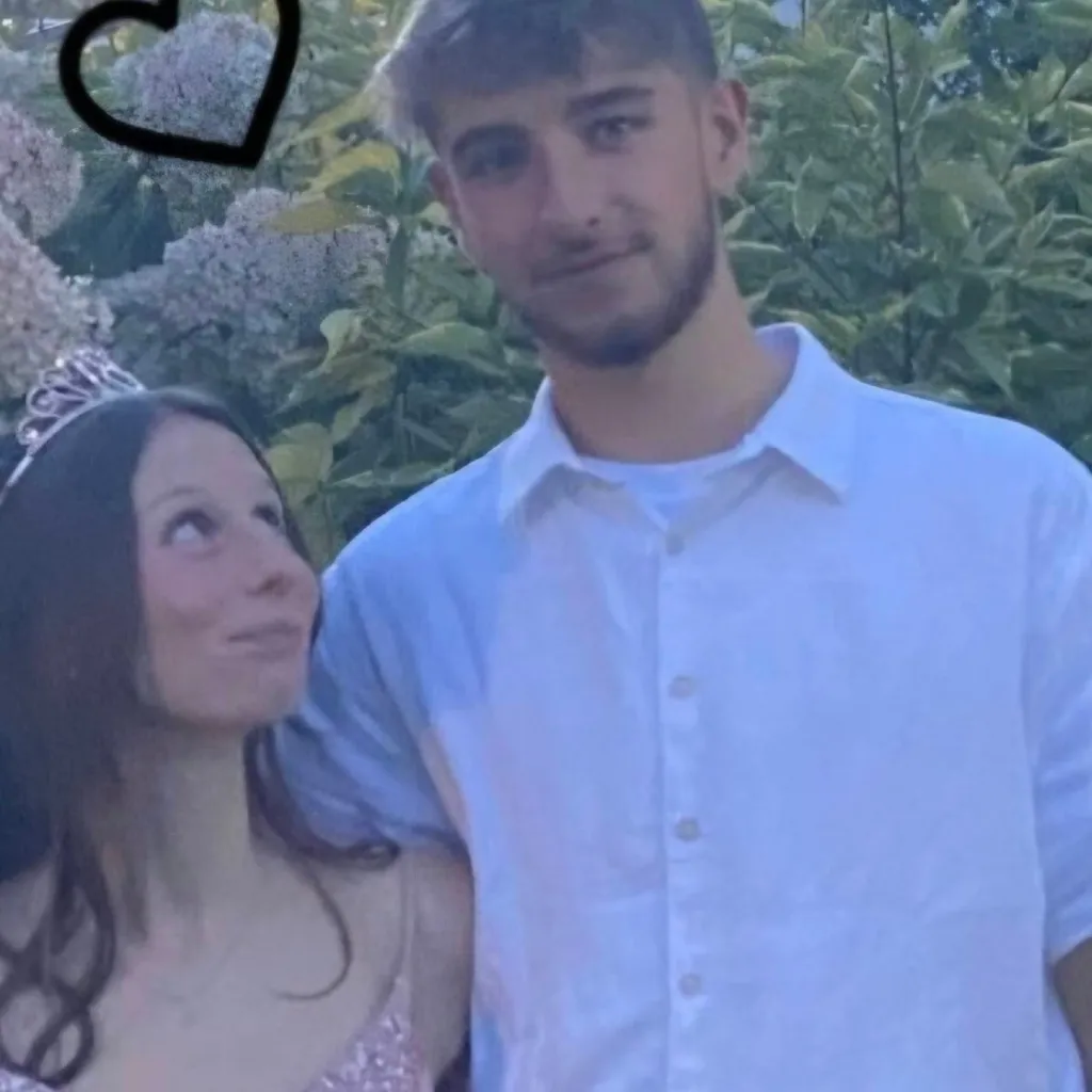 chat with ai character: lilou et son mec