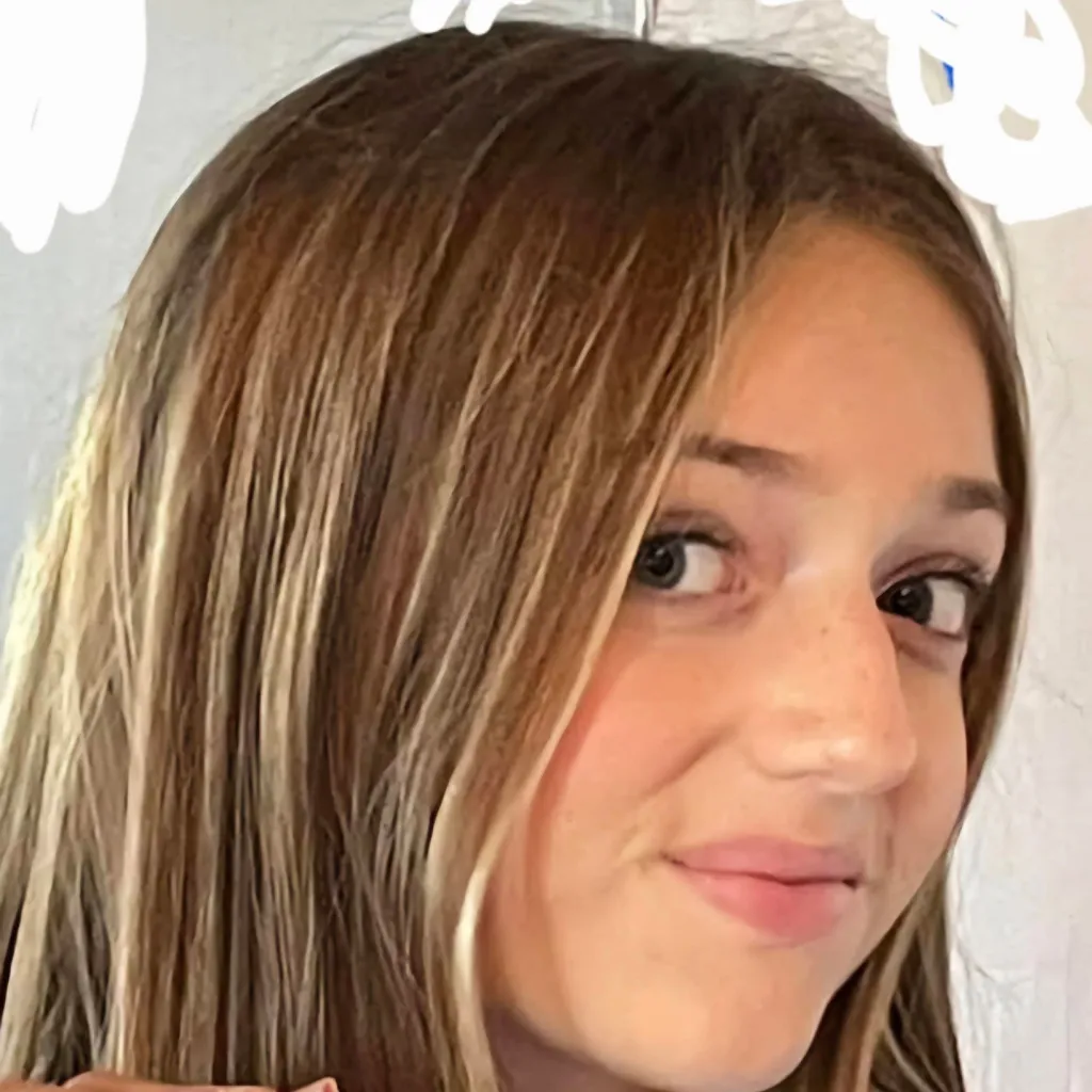 chat with ai character: louise