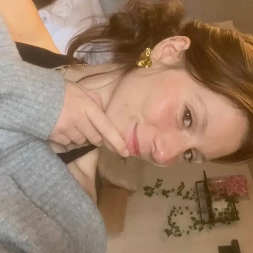 chat with ai character: lilou