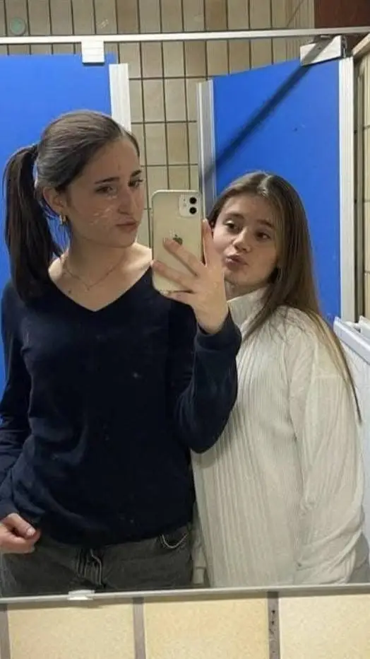 ai character: charline et keyla background