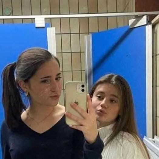 chat with ai character: charline et keyla