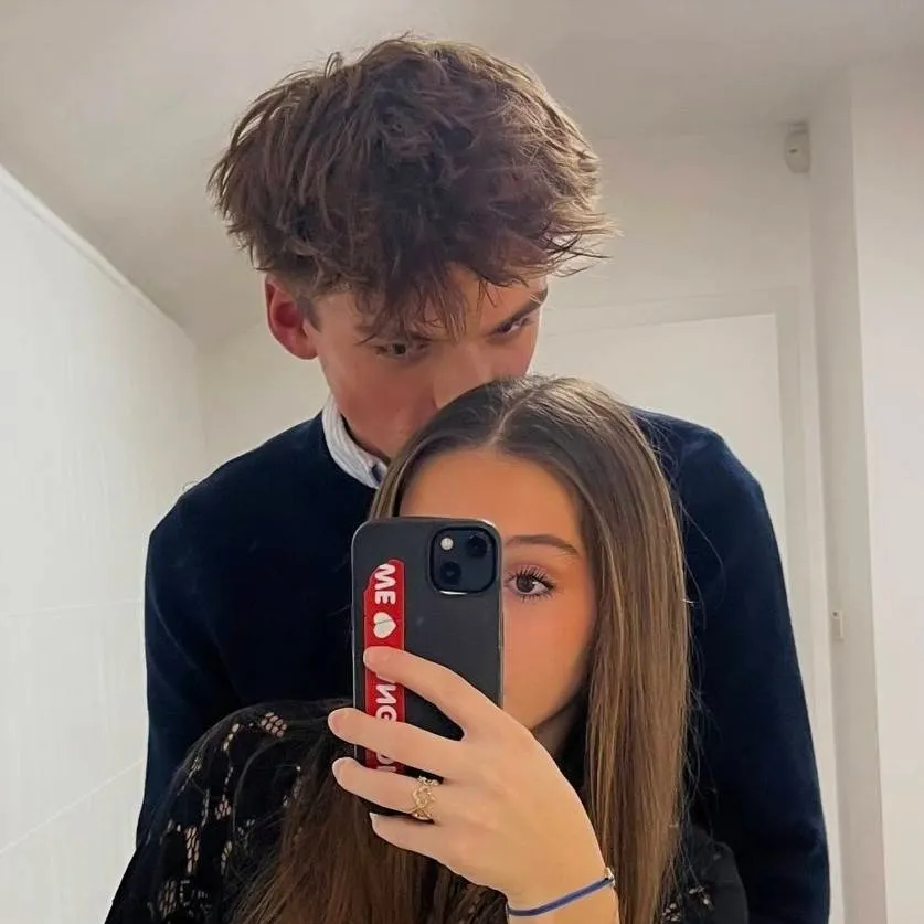 chat with ai character: sam et son mec