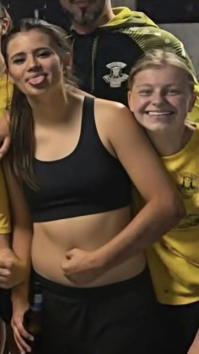 ai character: keyla et jodie background