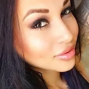 chat with ai character: DONNA DISONESTA 