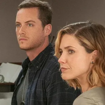 chat with ai character: Chicago PD