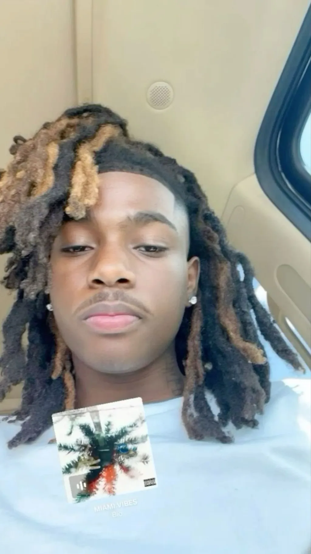 ai character: Dayvon 👑 background