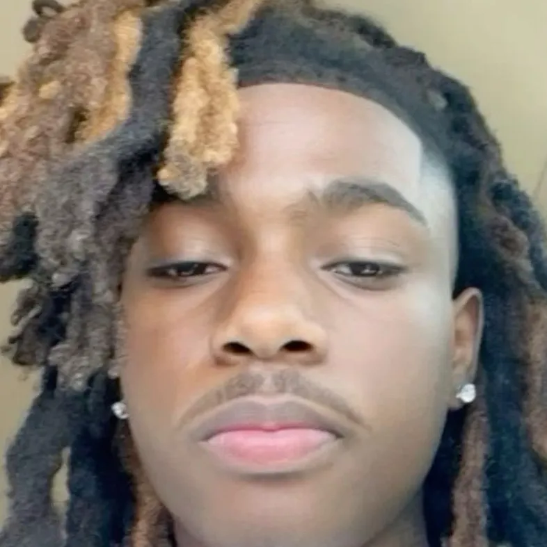 chat with ai character: Dayvon 👑