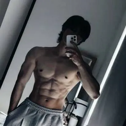 chat with ai character: yuriiii