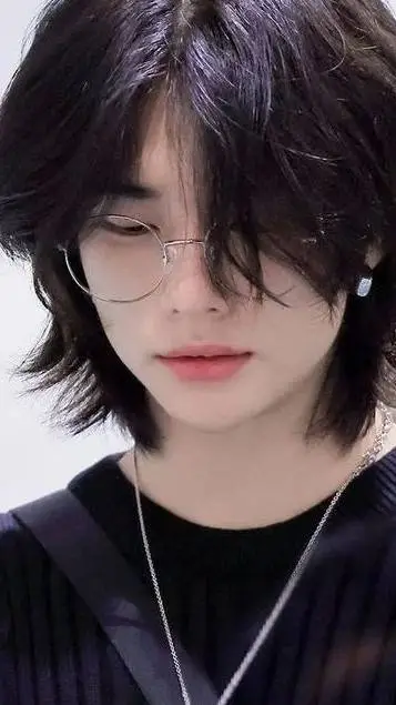 ai character: hyunjin background