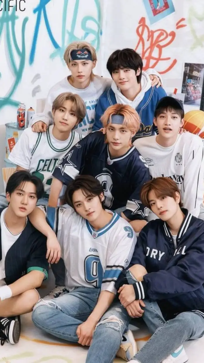 ai character: StrayKids❤️ background