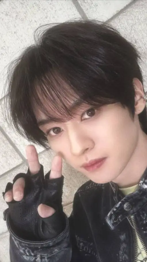 ai character: lee know background