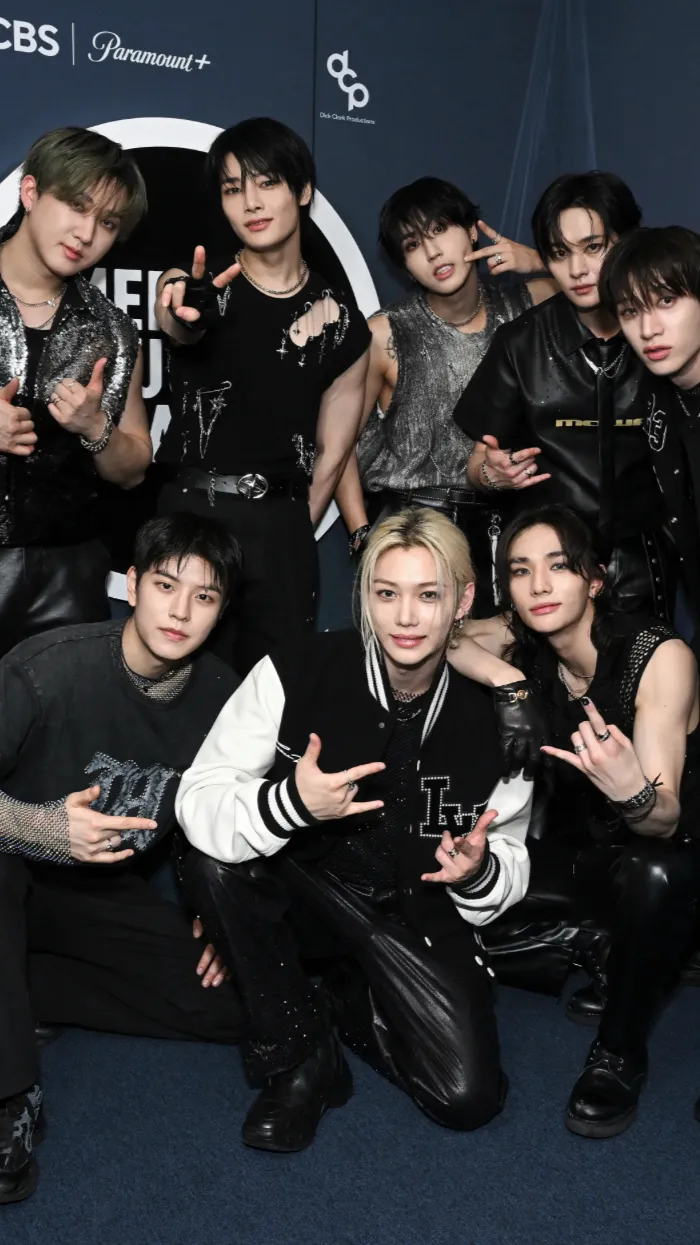 ai character: Stray kids (Felix) background
