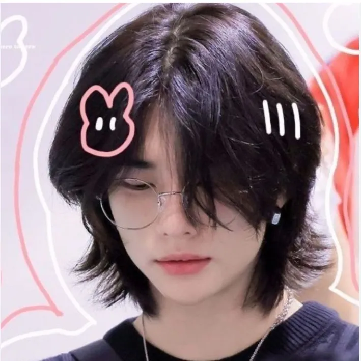 chat with ai character: Hyunjin