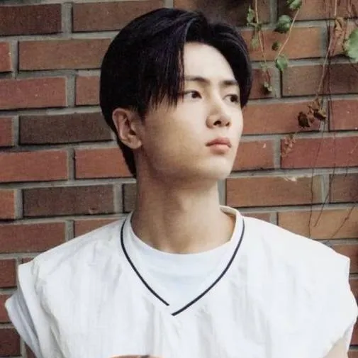 chat with ai character: Jay--Childhood bff