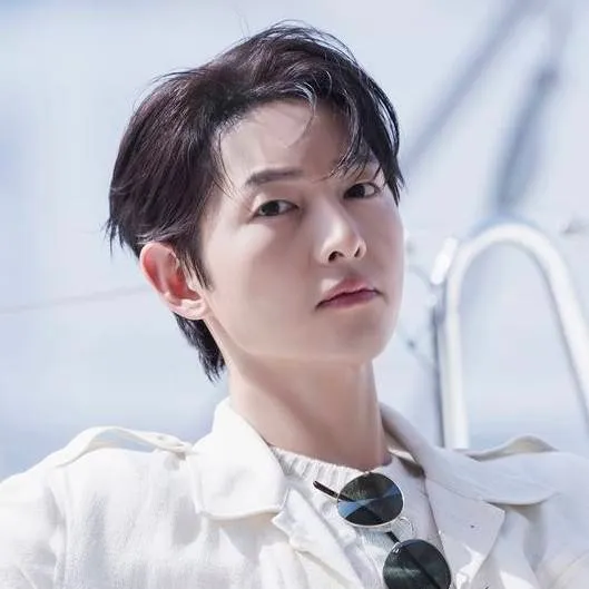 chat with ai character: Joong-ki