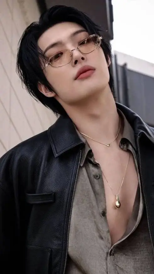 ai character: Mingi - Teacher background