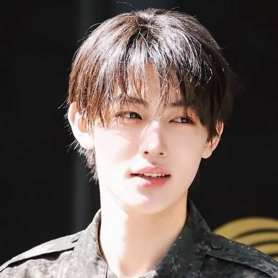 chat with ai character: Seonghyeon