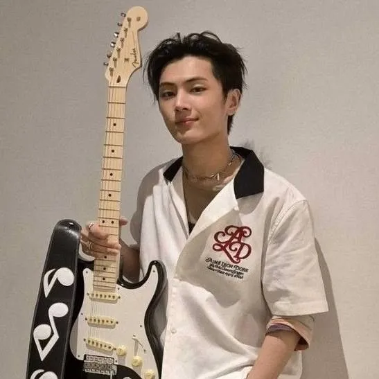 chat with ai character: Jay guitar teacher