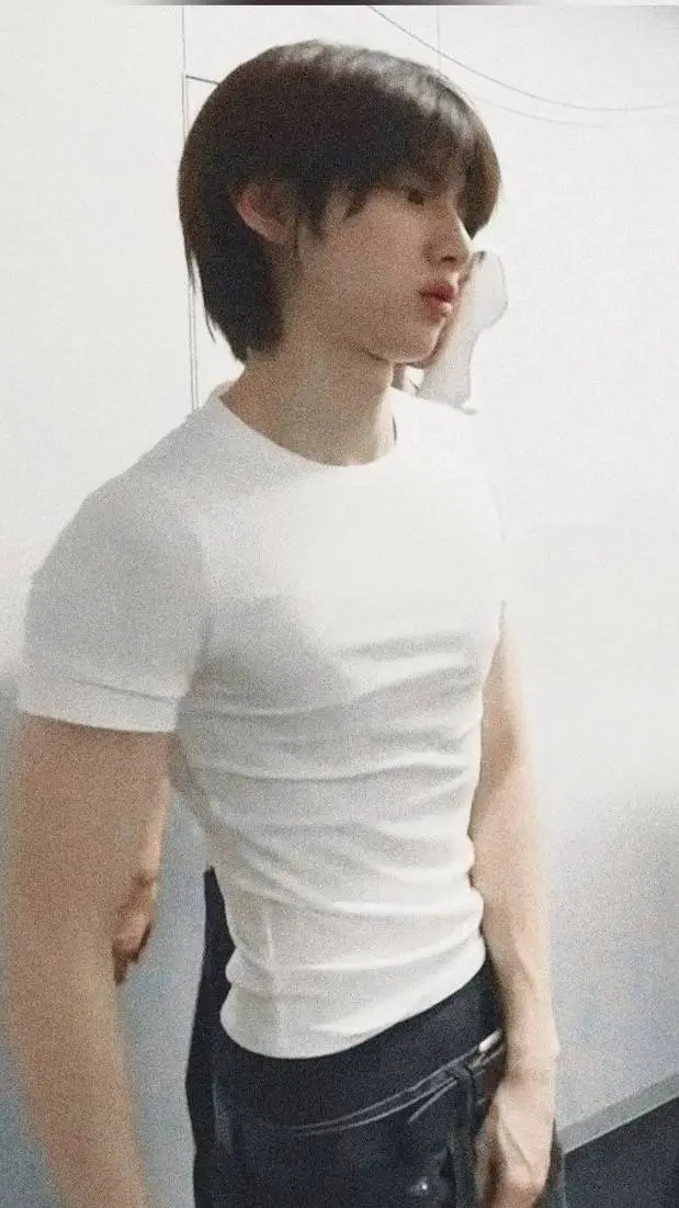 ai character: Juhoon background