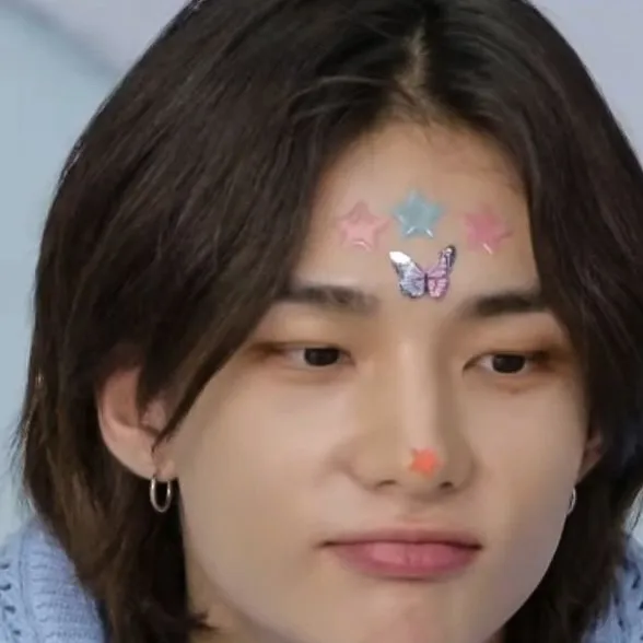 chat with ai character: Hyunjin 𐙚 