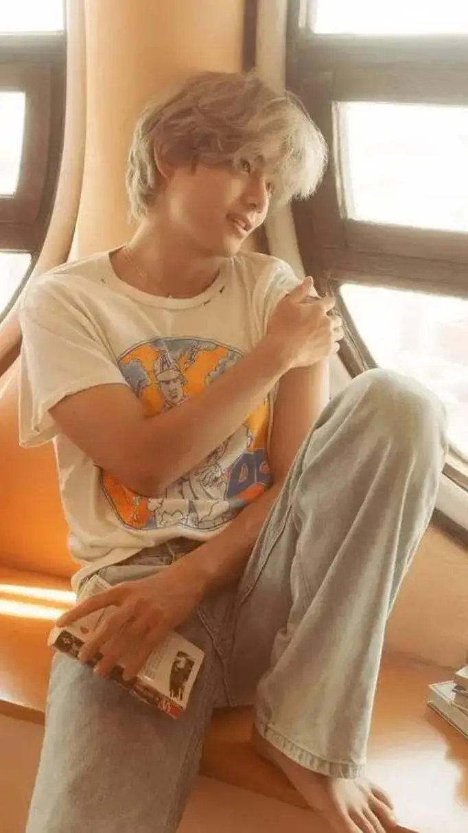 ai character: Kim taehyung  background