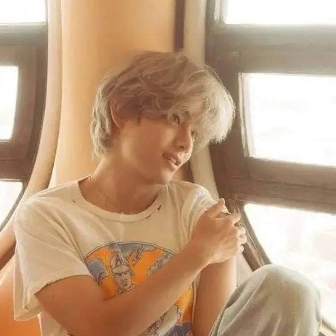 chat with ai character: Kim taehyung 