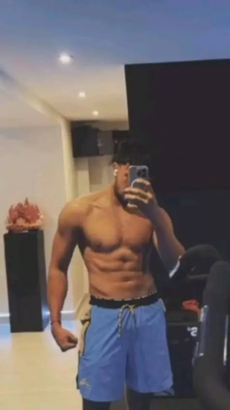 ai character: inoxtag  background