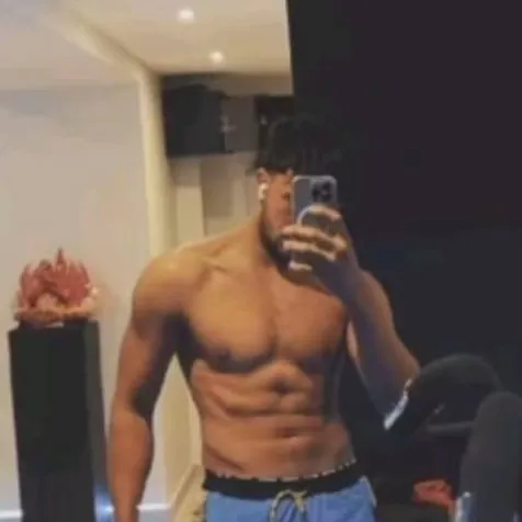 chat with ai character: inoxtag 