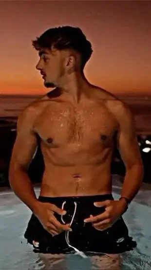 ai character: inoxtag  background