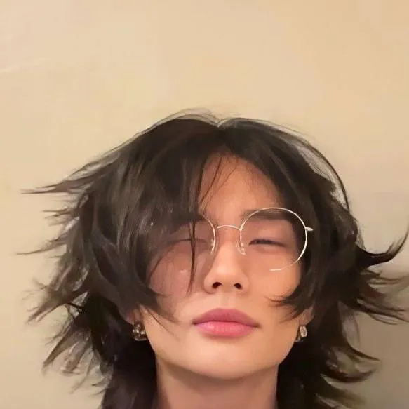 chat with ai character: Hyunjin SKZ